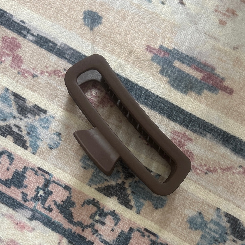 Brown Hair Claw Clip